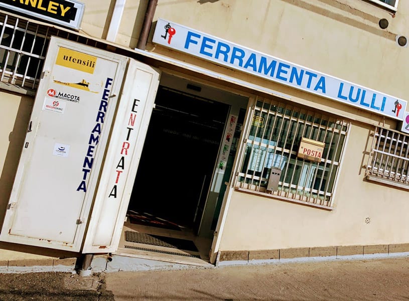 Maurizio Lulli: <p><strong>Rivenditore Autorizzato<br /></strong><strong>Titolare:</strong> Maurizio Lulli<br /><strong>Focus:</strong> Storico presidio territoriale (35+ anni).<br /><strong>Offerta:</strong> Consulenza tecnica al banco e vasto assortimento di elettronica attiva (Amplificatori/Centralini), carpenteria e accessori.</p>