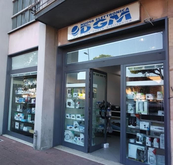 Vedi scheda completa - Nuova Elettronica D.G.M. di Endrizzi Mirco S.a.s. <p><strong>Distributore Esclusivo – Area Viareggio<br /></strong><strong>Titolare:</strong> Mirco Endrizzi<br /><strong>Profilo Tecnico:</strong> Punto vendita tecnico orientato all'installazione strutturale e professionale.<br /><strong>Specializzazione:</strong> Fornitura per impianti ad alto guadagno e soluzioni meccaniche resistenti alla corrosione marina.<br /><strong>Assortimento Selezionato:</strong> Amplificatori (inclusa Serie PRO per antennisti professionisti), Carpenteria metallica pesante, Alimentatori switching.</p>