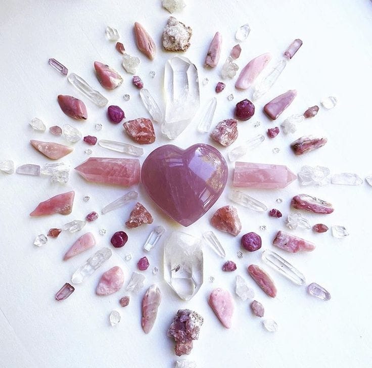 Mandala composto con pietre naturali