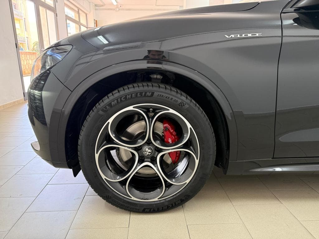 21_usato_car-point_cagliari_alfa-romeo-stelvio-nera-17.jpg