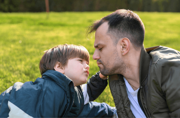 Bambino con il papà al parco, come dire come si sta in inglese, vista frontale, 20 frasi semplici in inglese per bambini