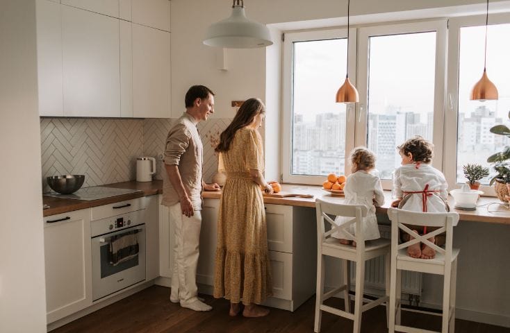 famiglia in cucina, come si dice casa in inglese