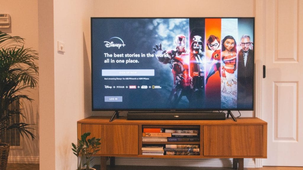 Smart tv sintonizzata su disney plus, 5 migliori cartoni in inglese su disney plus