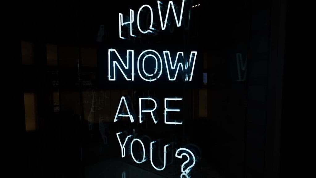 Scritta al neon how are you?, 7 modi di dire come stai? in inglese