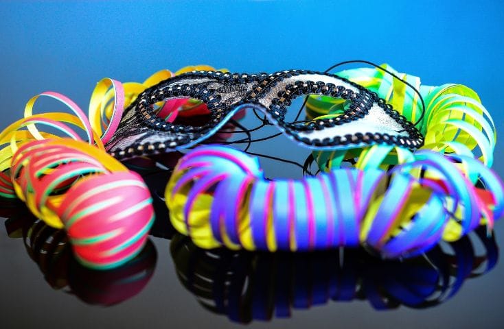 Mascherina e stelle filanti, come si dice carnevale in inglese