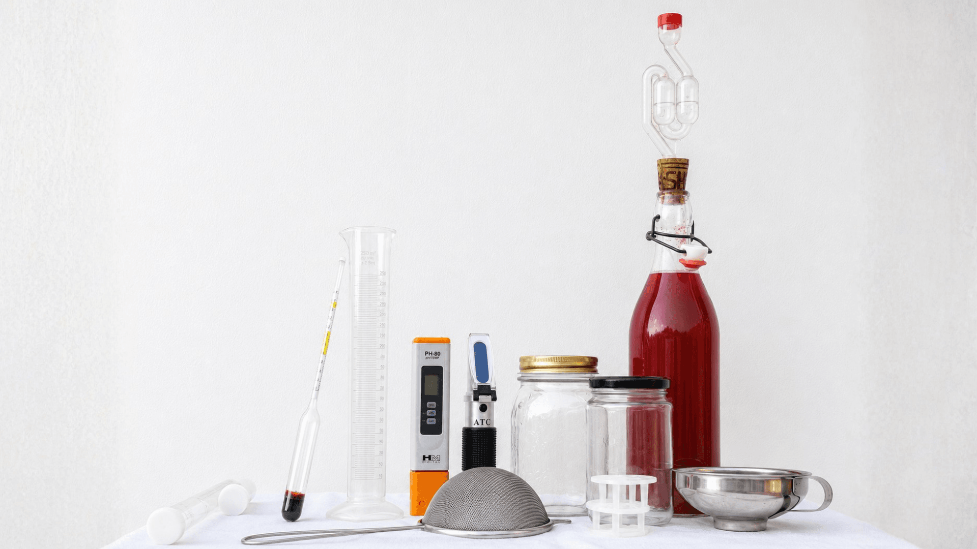 Attrezzatura per fermentare in casa: cosa serve davvero e cosa evitare Attrezzatura per fermentare in casa: cosa serve davvero e cosa evitare