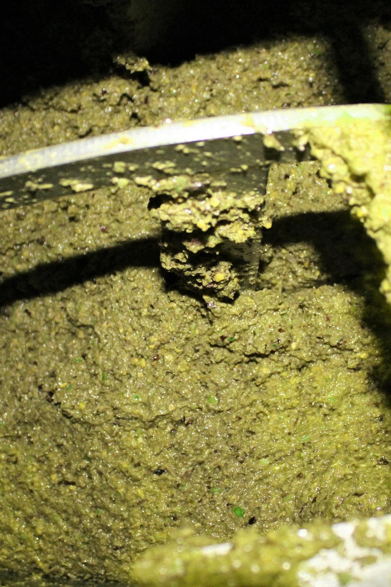 GRamulatore con due ventole circolare che girano rimescolando la polpa GRamulatore con due ventole circolare che girano rimescolando la polpa